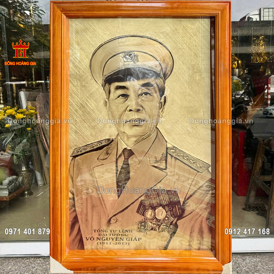 Bức tranh Bác Giáp bằng đồng được chế tác theo yêu cầu của khách hàng